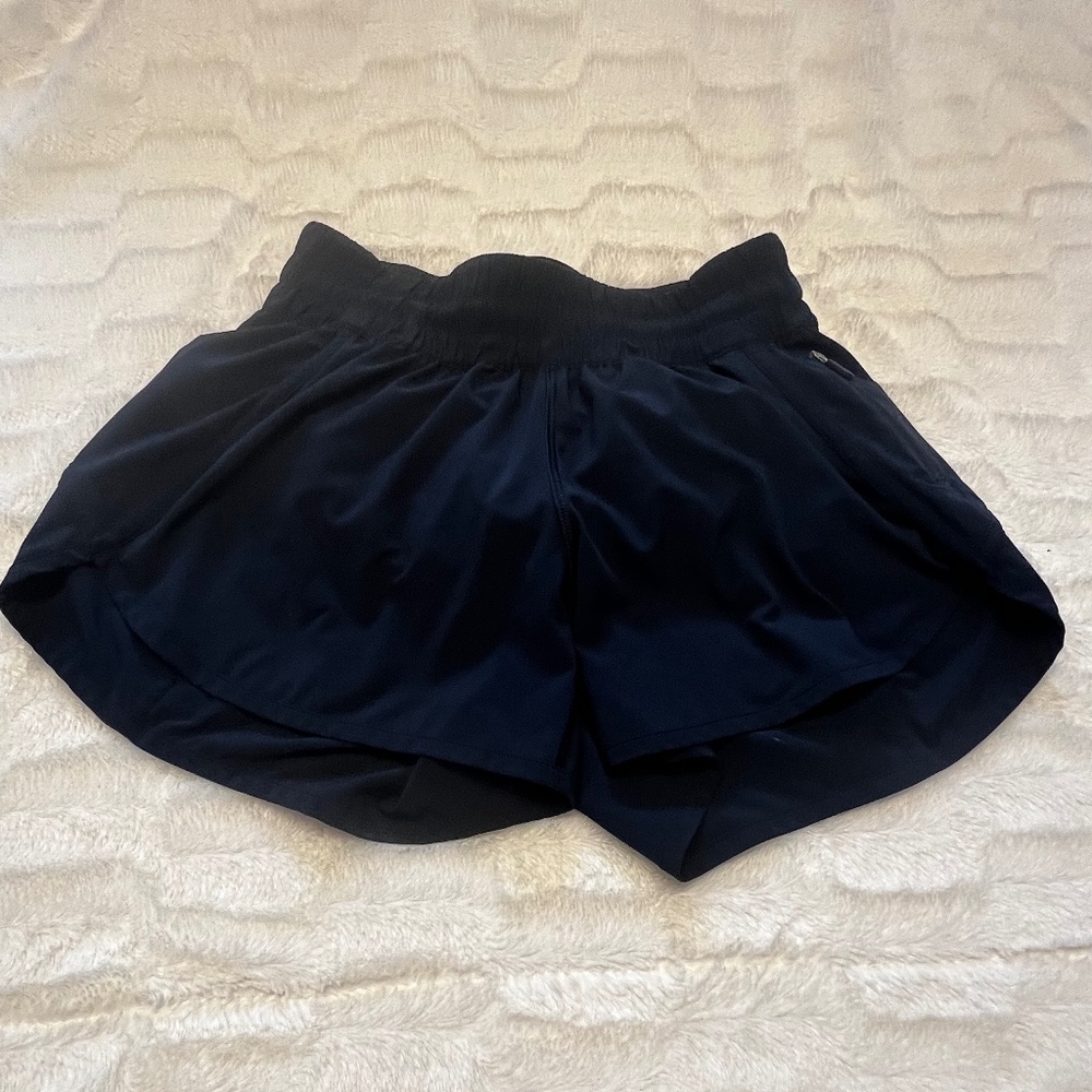 lululemon - Shorts - zipper pocket - Size 6 (Small) Zipper pocket